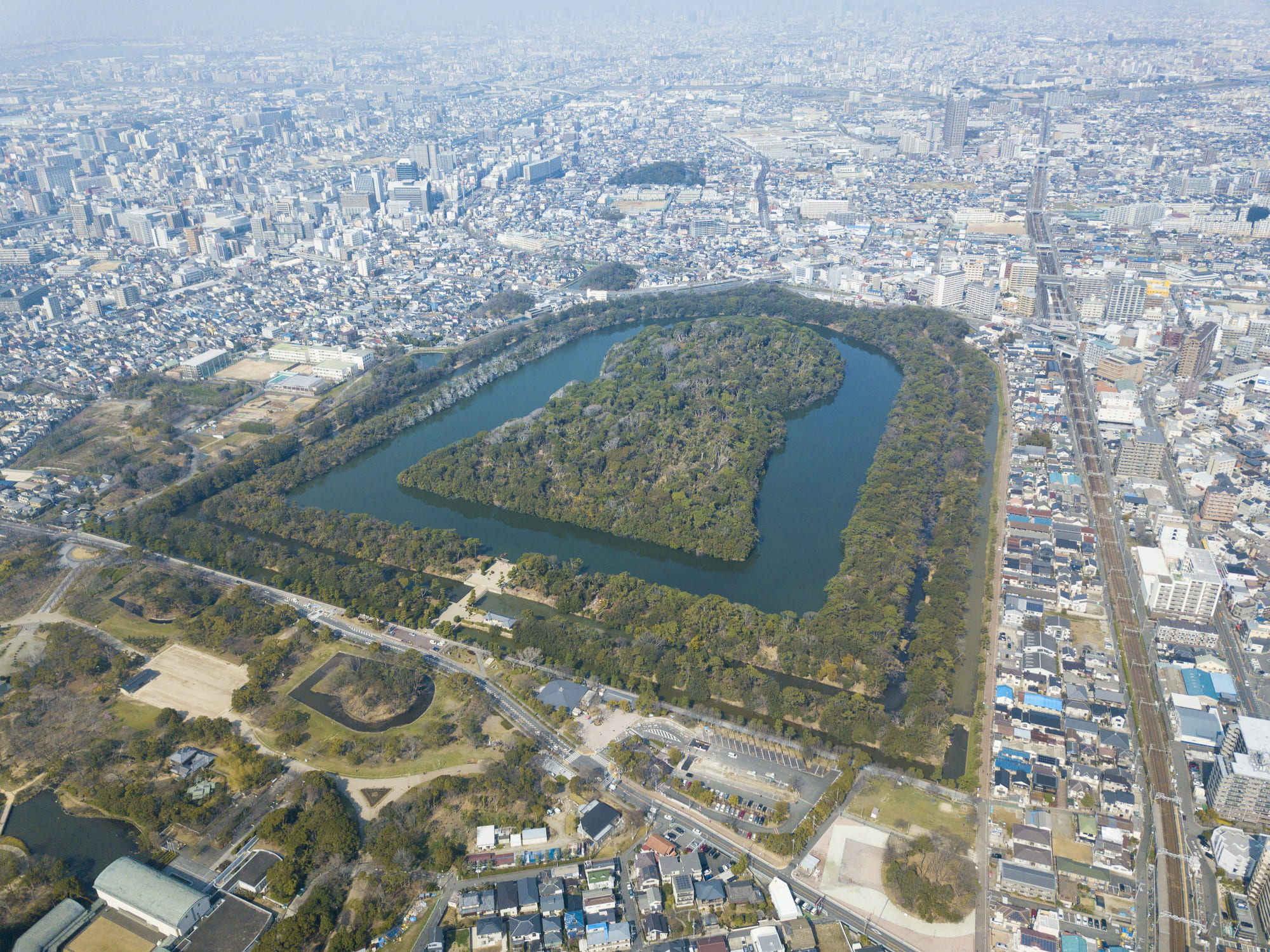 古市古墳群の空撮画像